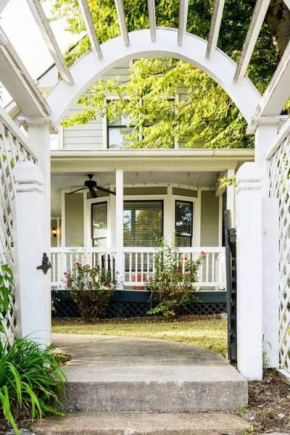 Southern Charm Downtown, Walk to Farmers Market &